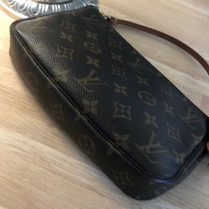 Luis Vuitton mini bag